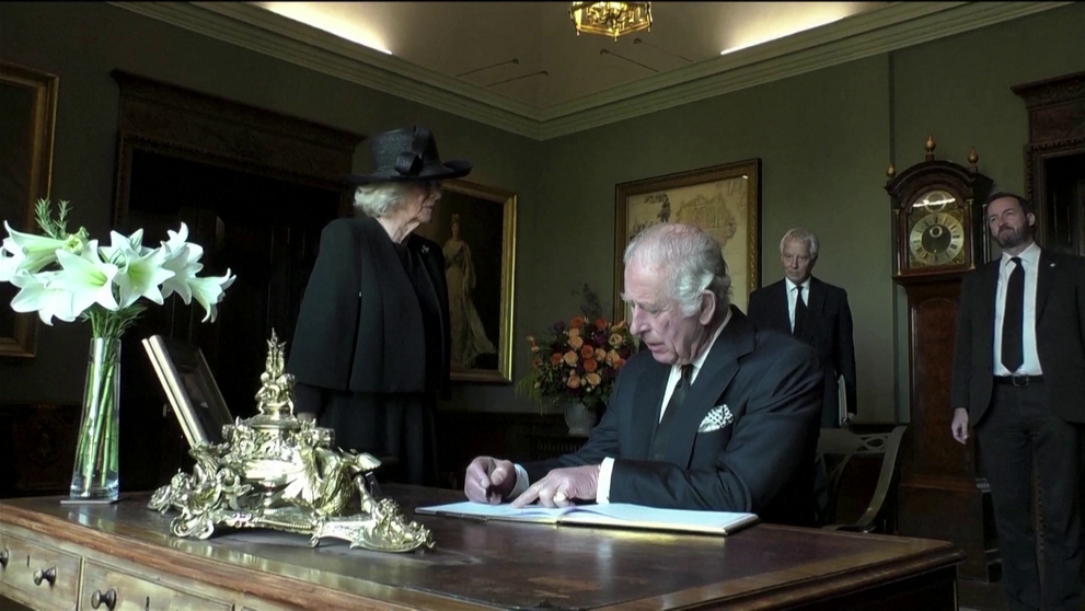 VIDEO: Kráľovi praskli nervy. Všetko spôsobilo pero