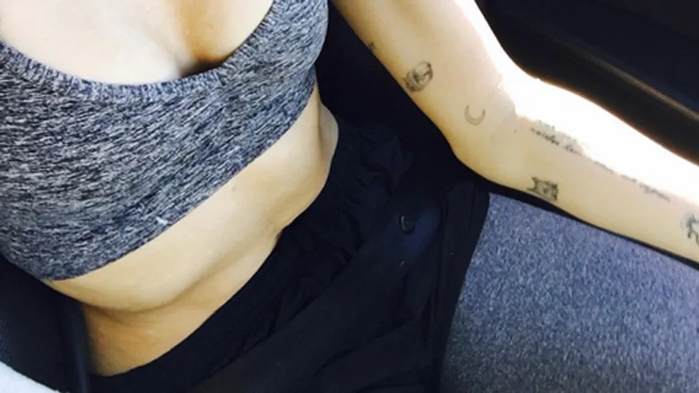 Ako anorektička! Vychudnutej Miley Cyrus už trčia rebrá