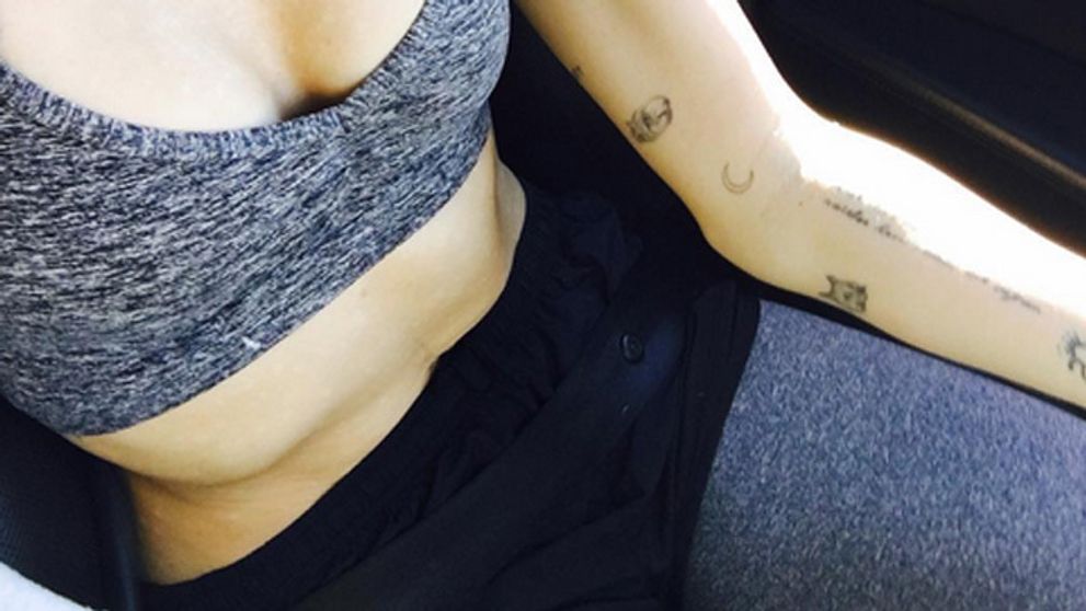 Ako anorektička! Vychudnutej Miley Cyrus už trčia rebrá
