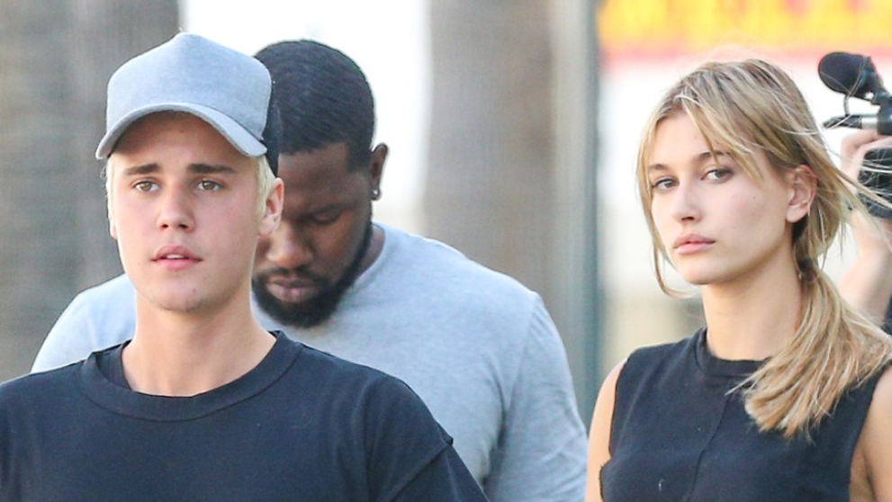 Rodina celebritného páru sa rozrástla. Justin Bieber zverejnil fotku s dieťaťom v náručí