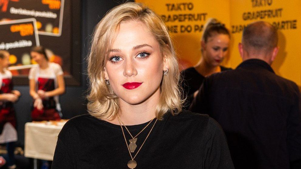 Emma Drobná na premiére. Spoločnosť jej robil tento muž