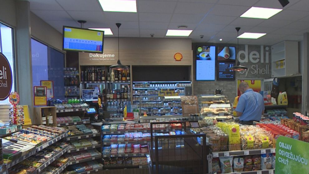 Pumpy môžu zarobiť na tom, že reťazce skrátia otváracie hodiny