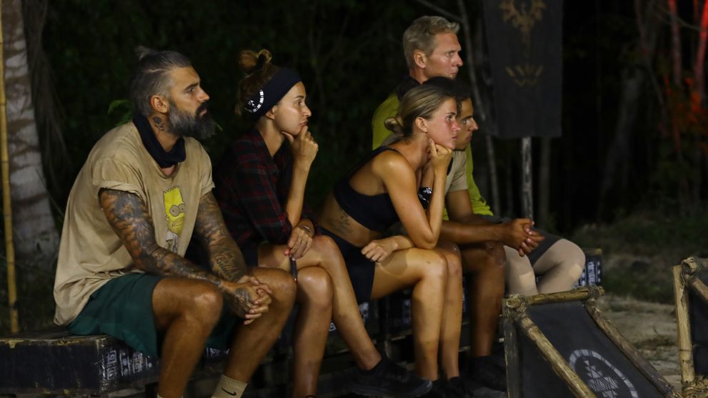 Podržala ho, on ju poslal domov. Pri odchode nevedela zastaviť potoky sĺz