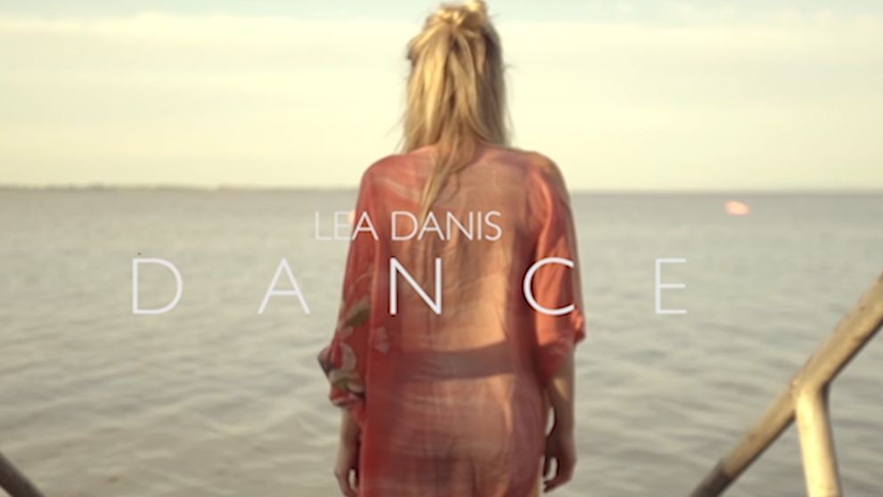 Nová tvár na slovenskej hudobnej scéne Lea Danis. Na jej singel sa budete hýbať celé leto