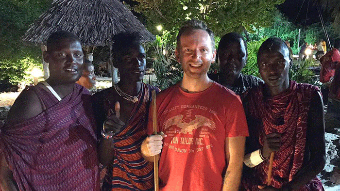 Toto video musíte vidieť! Miro Jaroš sa vyhrieva v Afrike a myslí aj na vás