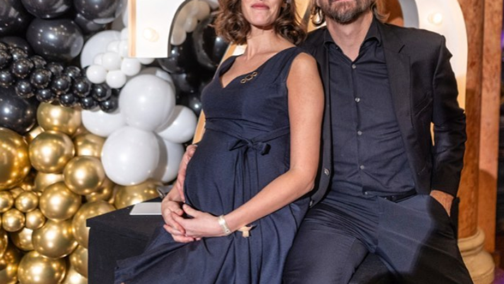 Český spevák sa v 53 rokoch stal trojnásobným otcom