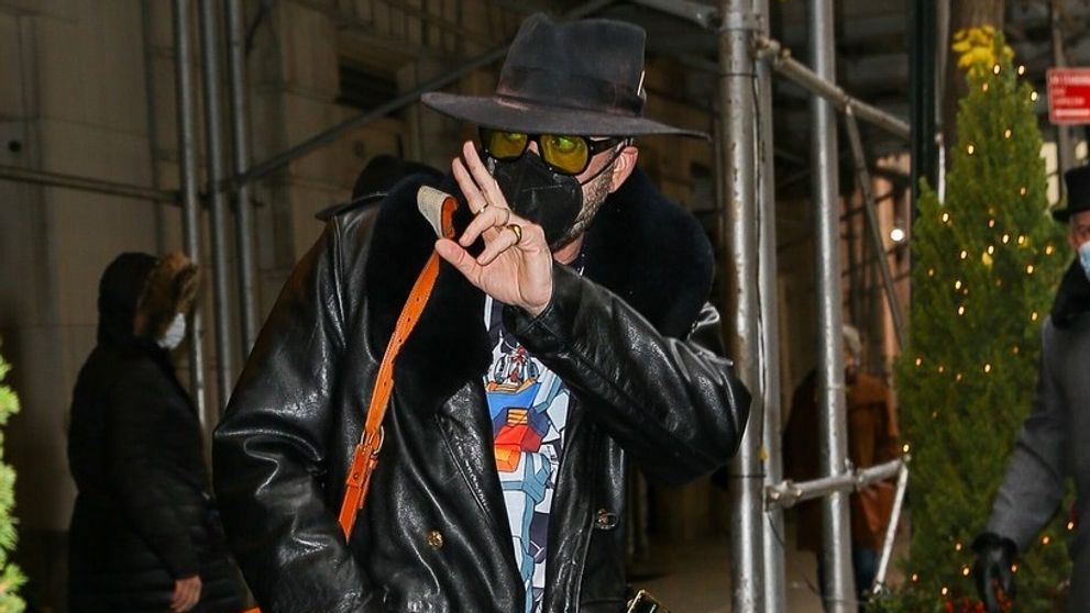 Dva roky pred šesťdesiatkou bude herec trojnásobným otcom