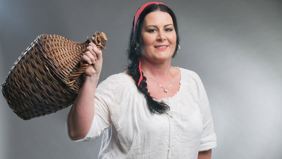 Svojrázna krčmárka peniaze nerieši: Na Farme sa chce naučiť dojiť