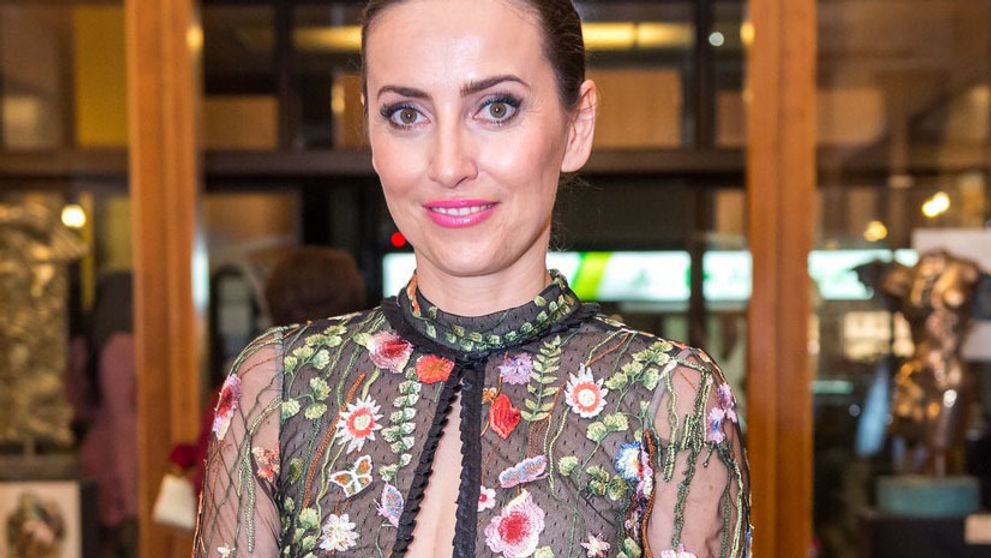 Majka Demitrová vyzerá perfektne. V spoločnosti vo zvodných šatách s hlbokým výstrihom