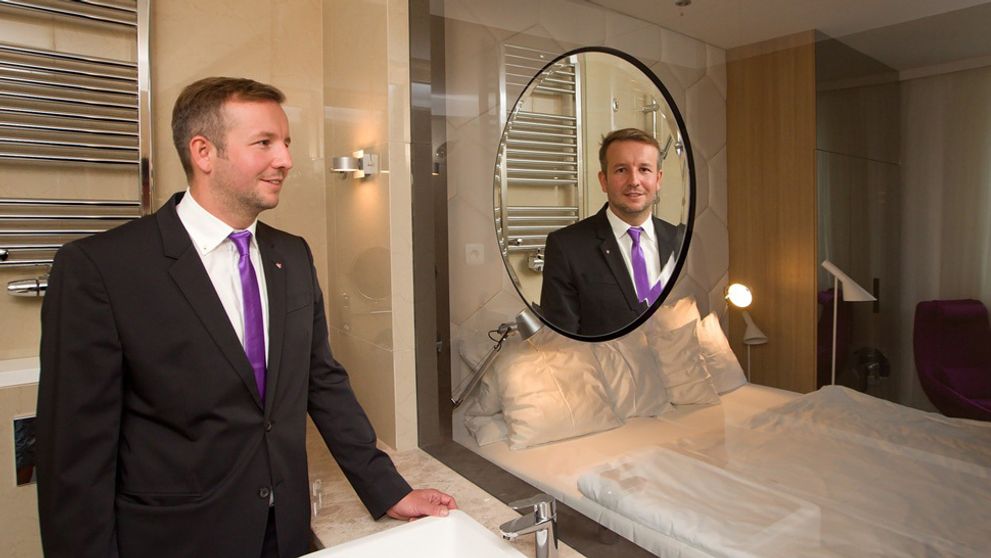 Utajený šéf sa vracia! Predstaví sa majiteľ hotelovej siete