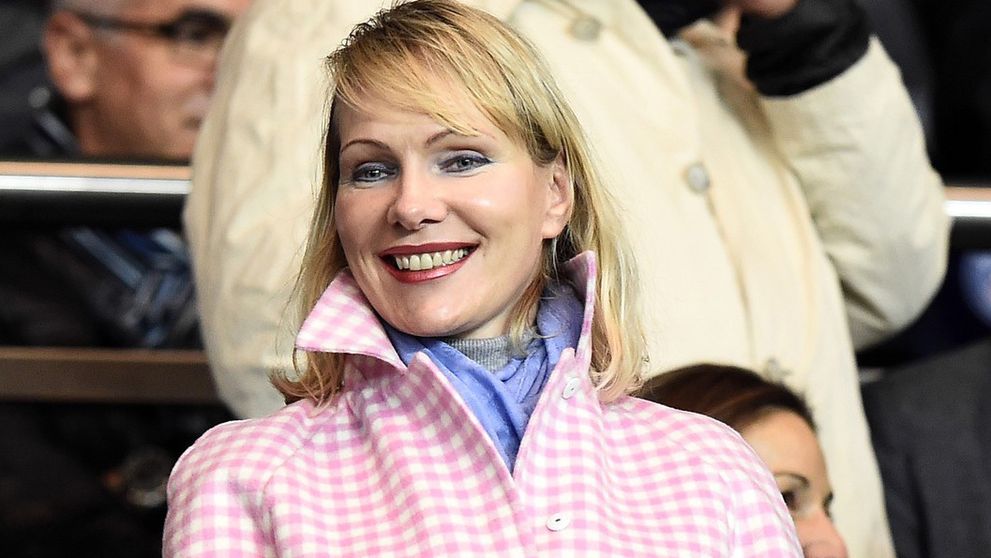 Tretia najbohatšia žena Francúzska čaká dvojčatá. Má 53 rokov!