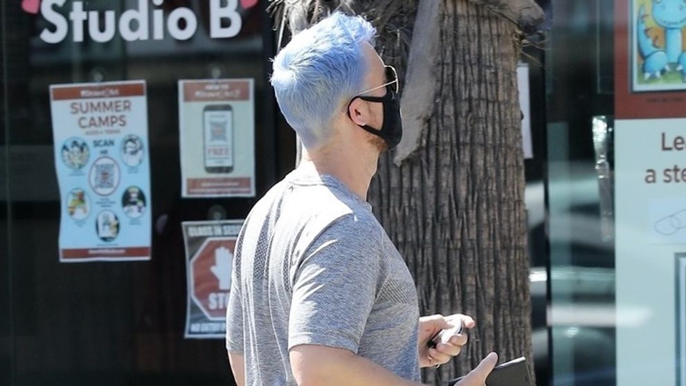 Idol tínedžeriek bude otcom. S manželom čaká dvojičky