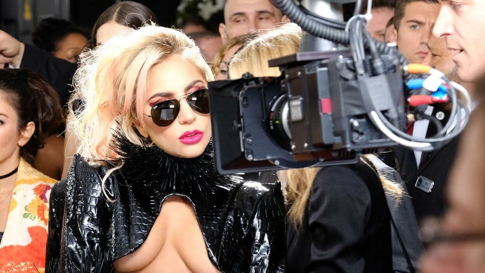 Móda z Grammy: Lady Gaga ako z pornofilmu, prekrásna Rihanna