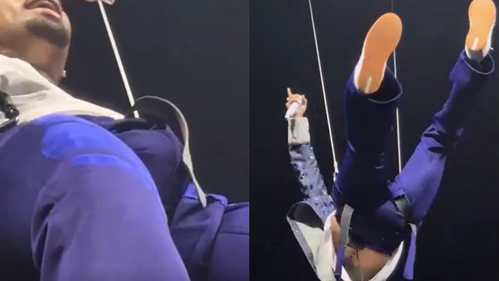 Známy spevák omylom predviedol svoju mužnosť. Tak takúto veľkosť by sme nečakali