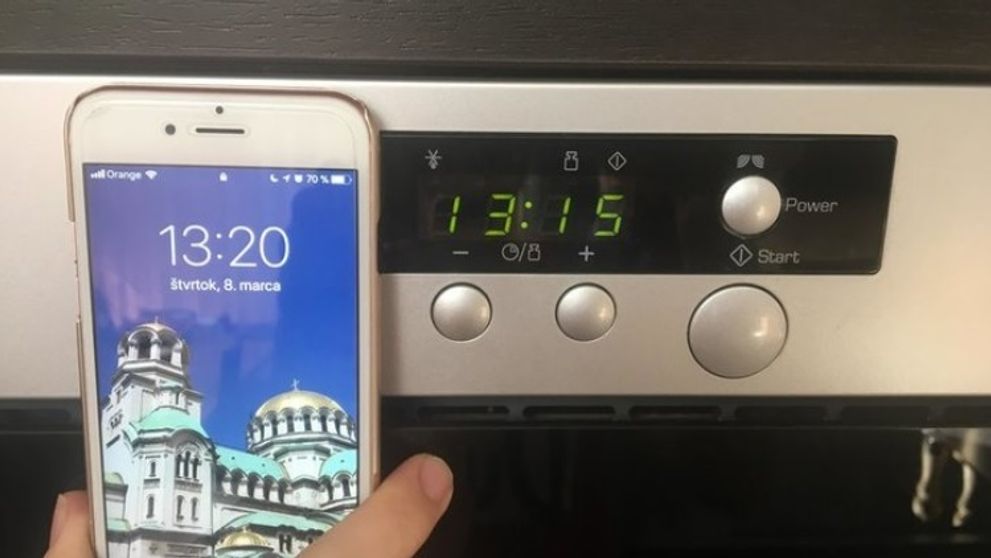 Hodiny na spotrebičoch už nebudú meškať: Frekvencia prúdu sa vracia do normálu