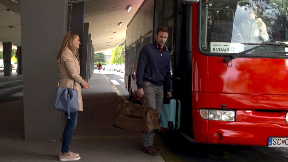 Nečakaný krok. Tomáš s Julkou balia kufre a opúšťajú mesto