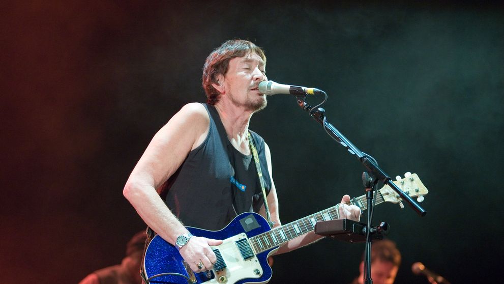 Britský spevák Chris Rea skolaboval počas koncertu v Oxforde