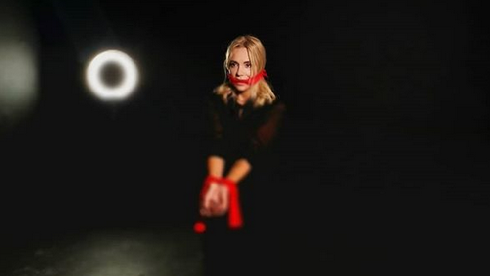 Najsilnejšia pesnička Dary je vonku. Je jasné, komu posiela tvrdý odkaz