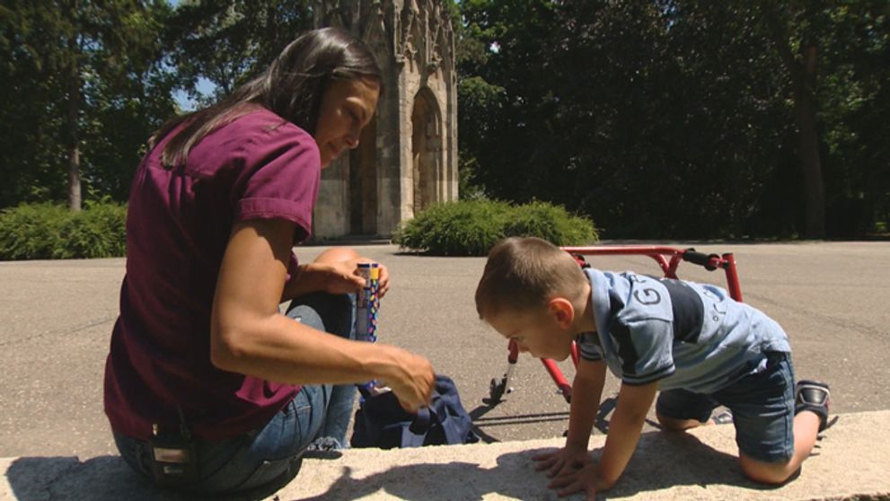 Ivanko nemal po pôrode ani prežiť, dnes behá s chodítkom