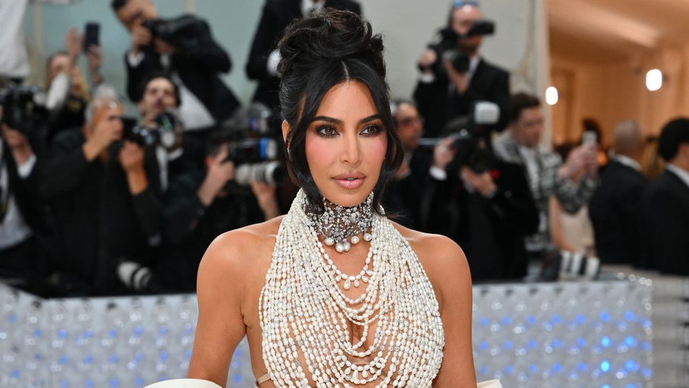 Móda z Met Gala 2023: Kardashianka odetá len v perlách