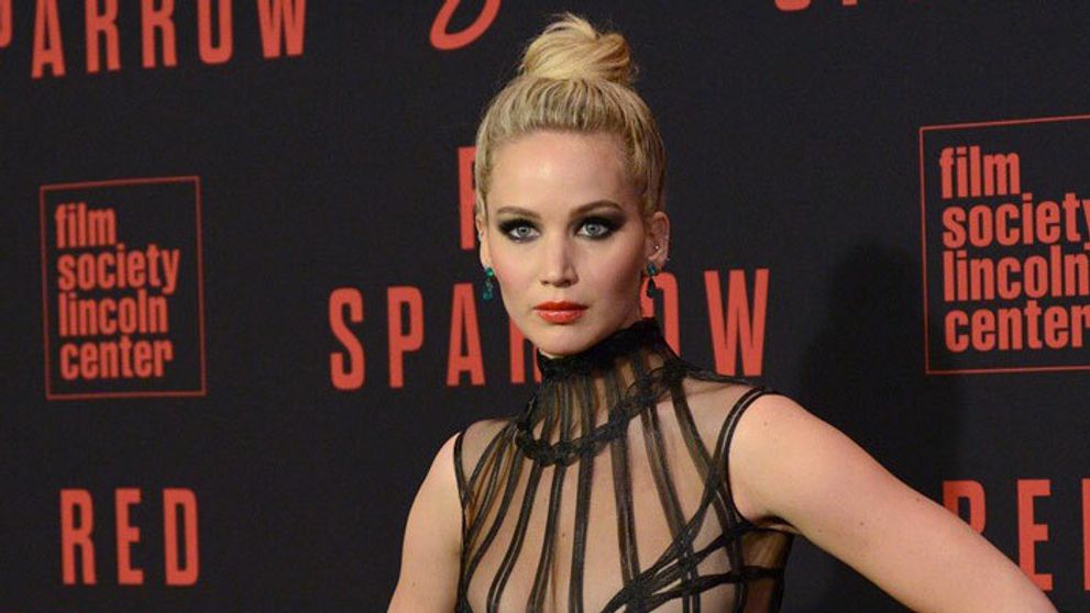 Kam jej zmizol úsmev? Jennifer Lawrence prekvapila dramatickým vzhľadom