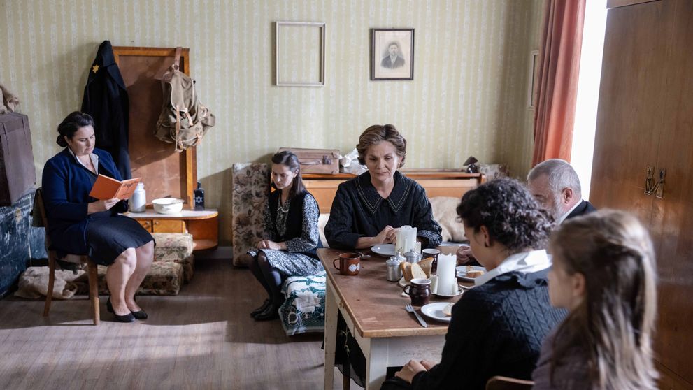 Seriálové hity Dunaj, k vašim službám a Zrada nedali konkurencii najmenšiu šancu, Mama na prenájom v utorok s tohtoročným podielovým rekordom