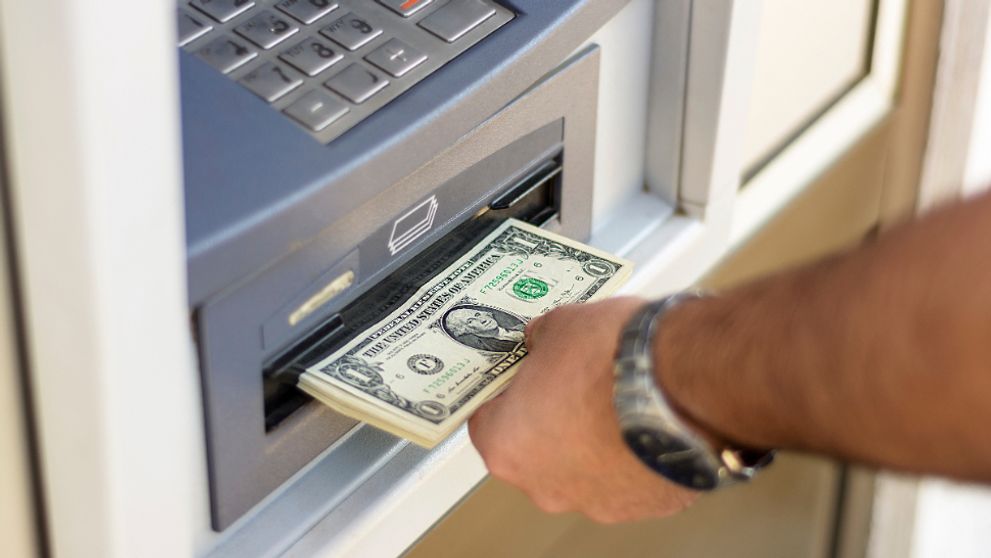 Bizarná pomsta bývalého šéfa. Muž dostal poslednú výplatu v nezvyčajnej forme