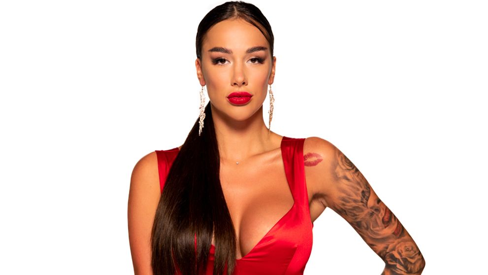 Do vily mieri veľká dračica. Pri Marcele sa máloktorý chlap ovládne