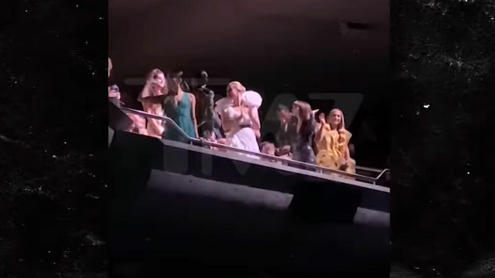 VIDEO: Mohla sa stať tragédia. Jennifer Lopez takmer spadla z balkóna