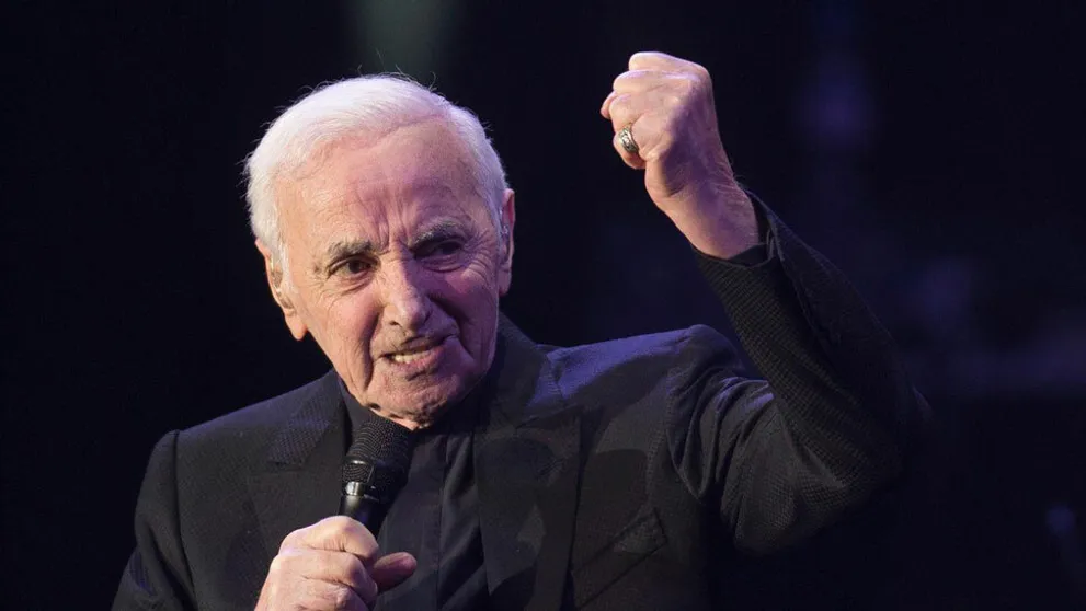 Zomrel legendárny francúzsky šansonier Charles Aznavour († 94)