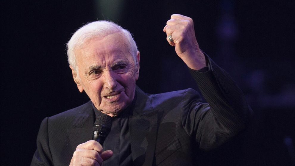 Zomrel legendárny francúzsky šansonier Charles Aznavour († 94)