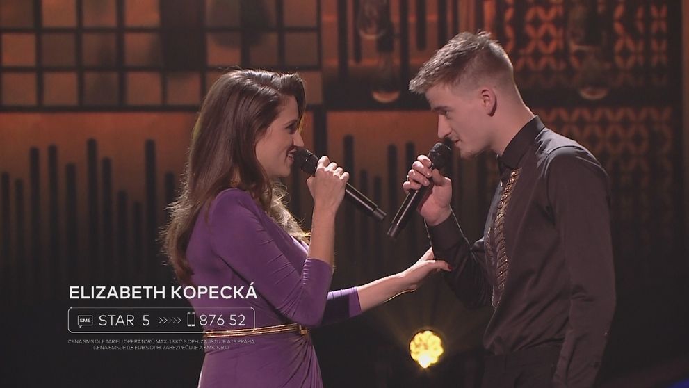 Petr zabudol text: Elizabeth sa vynašla. Krásne gesto