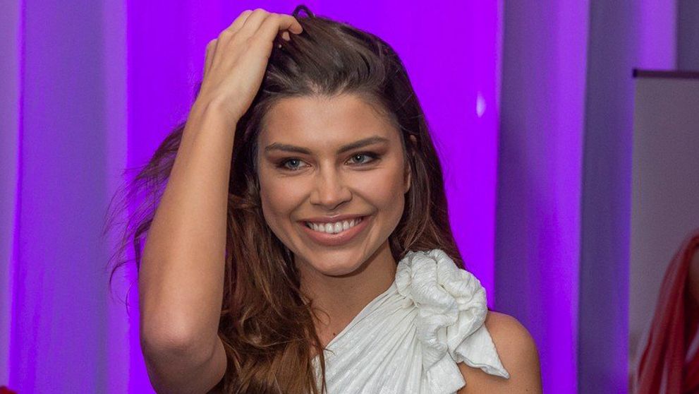 Karolínu Chomistekovú zradili šaty. Dôkaz, že nemala podprsenku