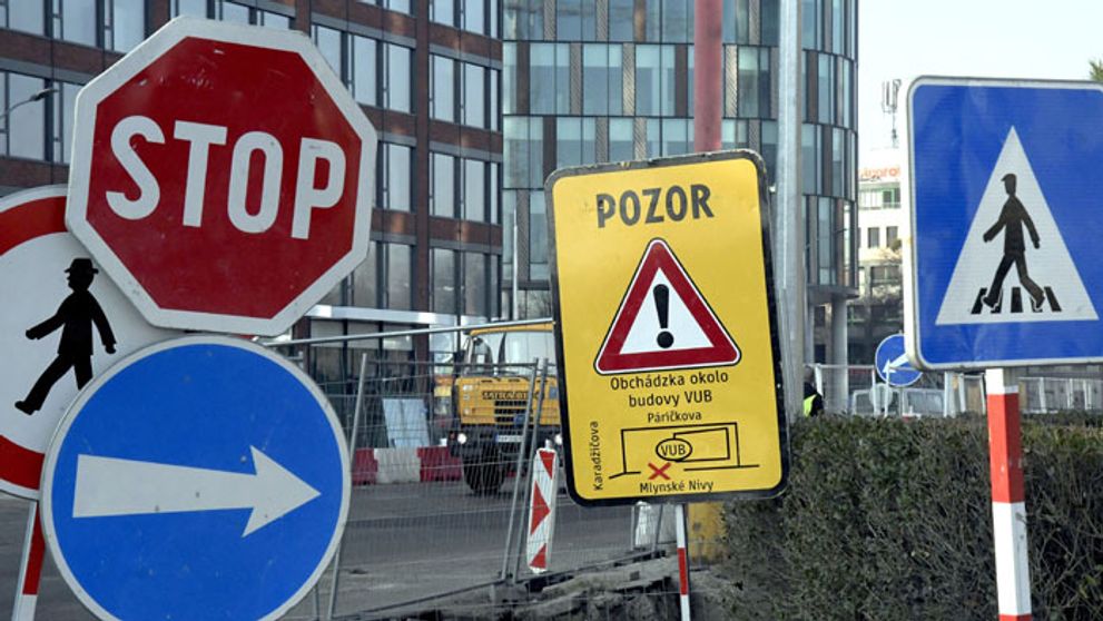 Pozor! Vodičov v Bratislave čakajú oddnes dopravné obmedzenia