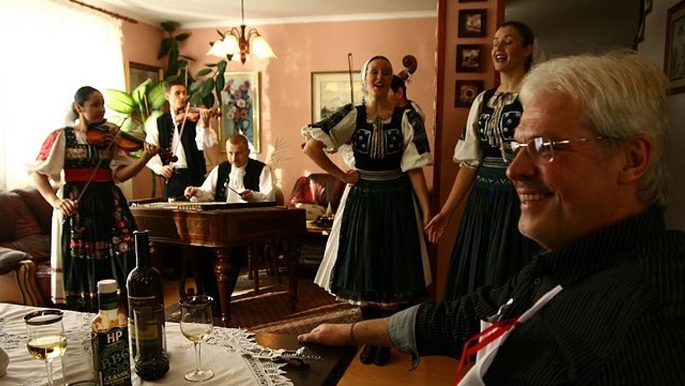 Karol Farkašovský: Sexi tanečnice priamo v obývačke!