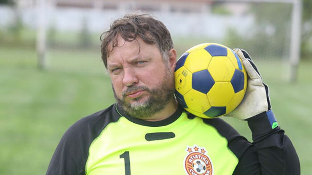 V koži seriálového kňaza