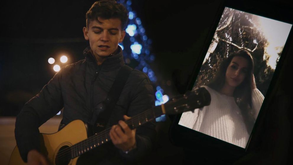 Dvojica zo SuperStar opäť spolu. Známu slovenskú pesničku prerobili na vianočnú