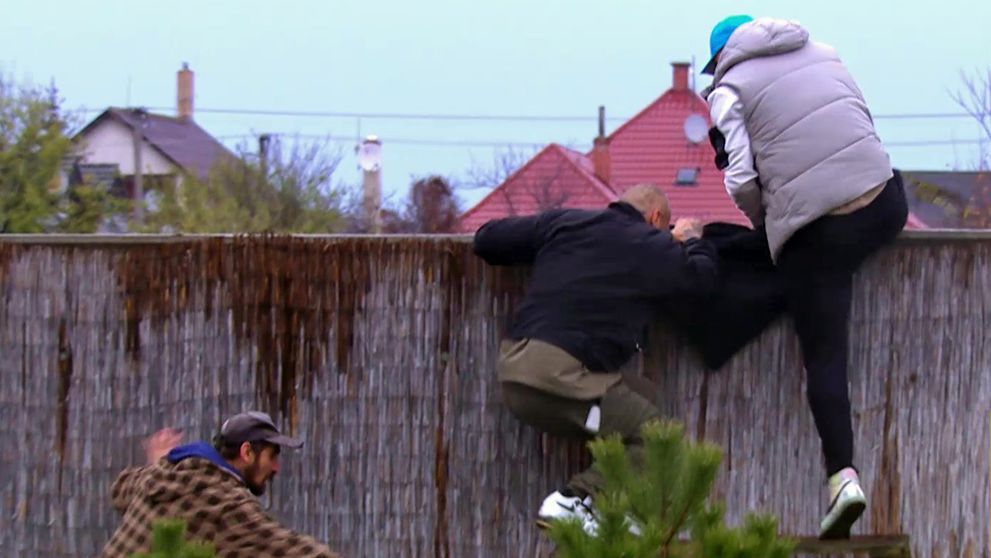 Ovládla ho paranoja, aj tak ho dostali: Rytmus musel utekať cez plot!