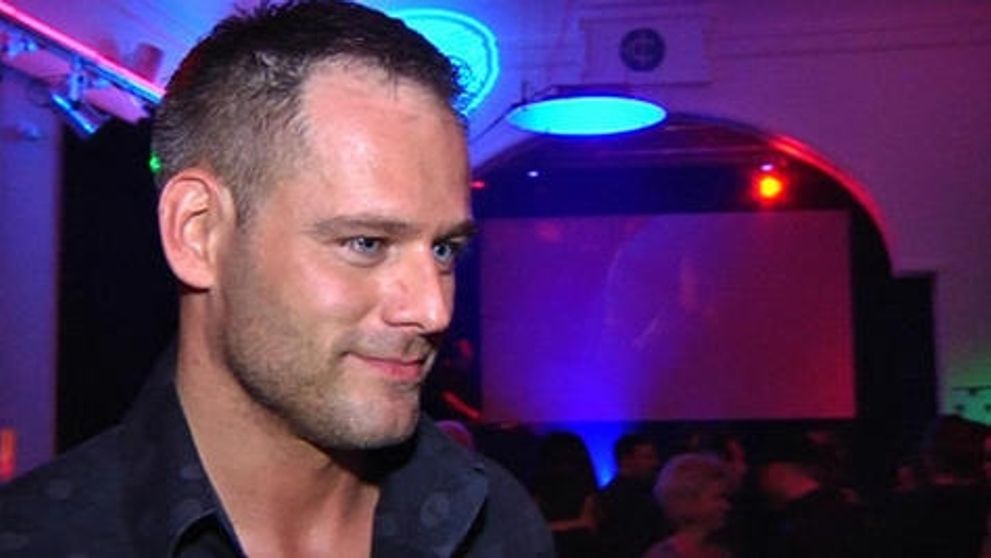 Bruchalu nachytali so sexi tmavovláskou!