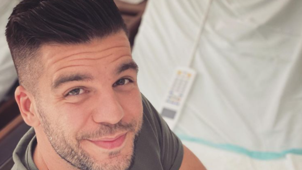 Tomáš Juríček s dcérkou v náručí. Vlasov má na rozdávanie