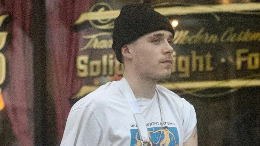 Brooklyn Beckham neostal dlho sám. Na tejto kráske mohol nechať (nielen) oči