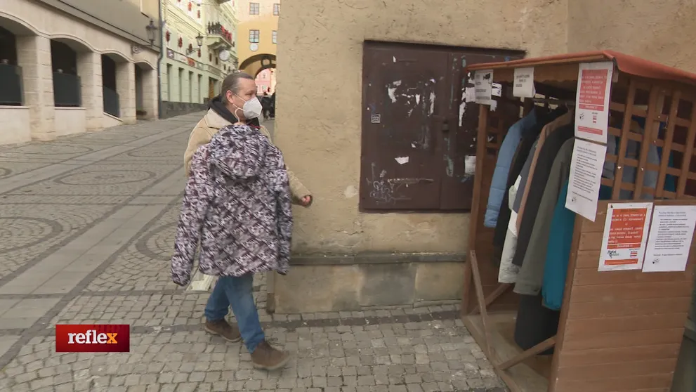 Nepotrebné bundy pomáhajú