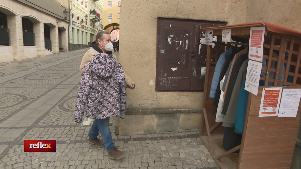 Nepotrebné bundy pomáhajú