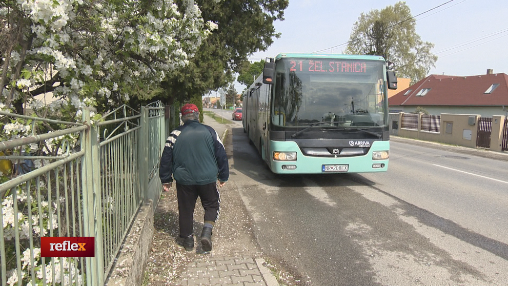 Zastávka pred domom mu strpčuje život