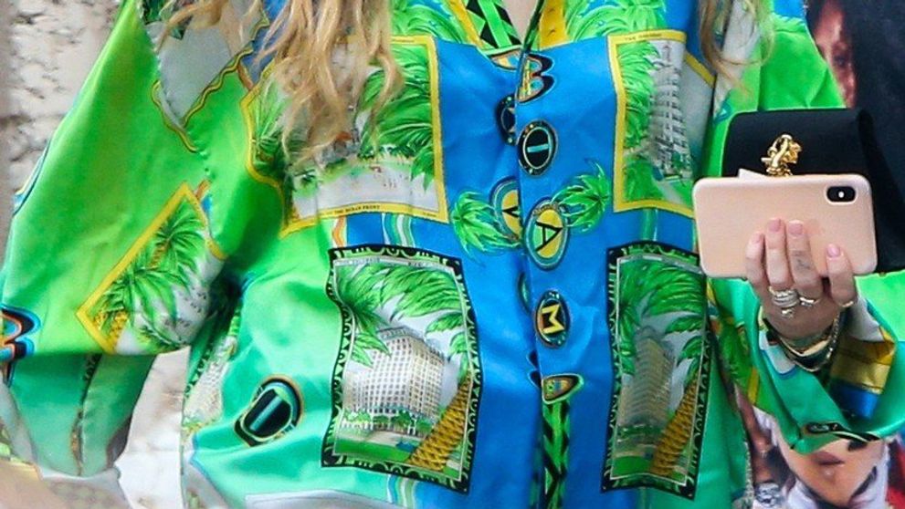 Miley Cyrus gratulujú k tehotenstvu. Niečo tu ale nesedí
