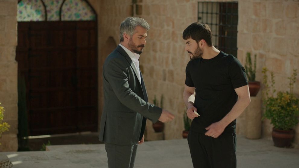 Spútaný motýľ II.: 99. a 100. epizóda