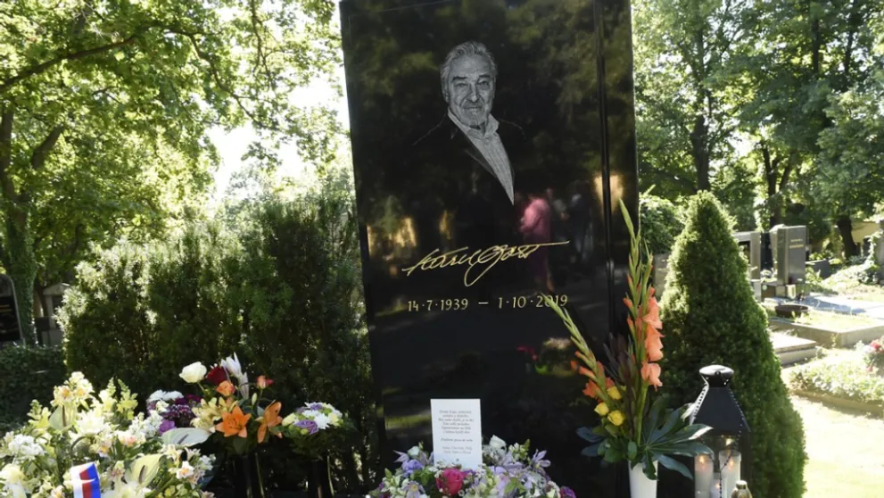 Karel Gott by mal dnes narodeniny. Dojemný odkaz od Ivany a dcér