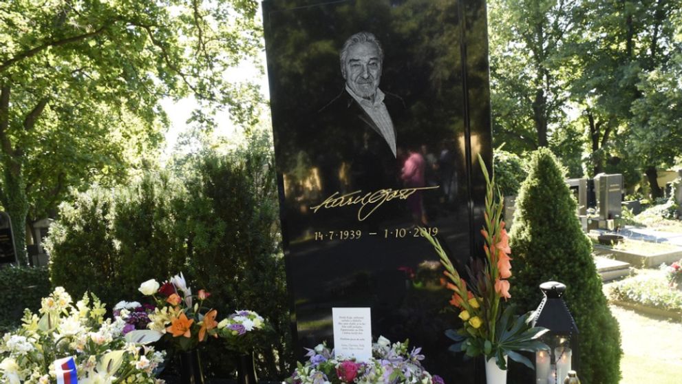 Karel Gott by mal dnes narodeniny. Dojemný odkaz od Ivany a dcér