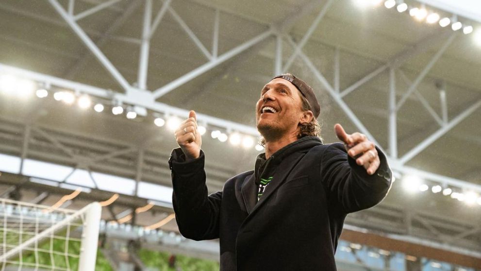 Matthew McConaughey ako ho pán boh stvoril. Nahým telom sa pochválil sám