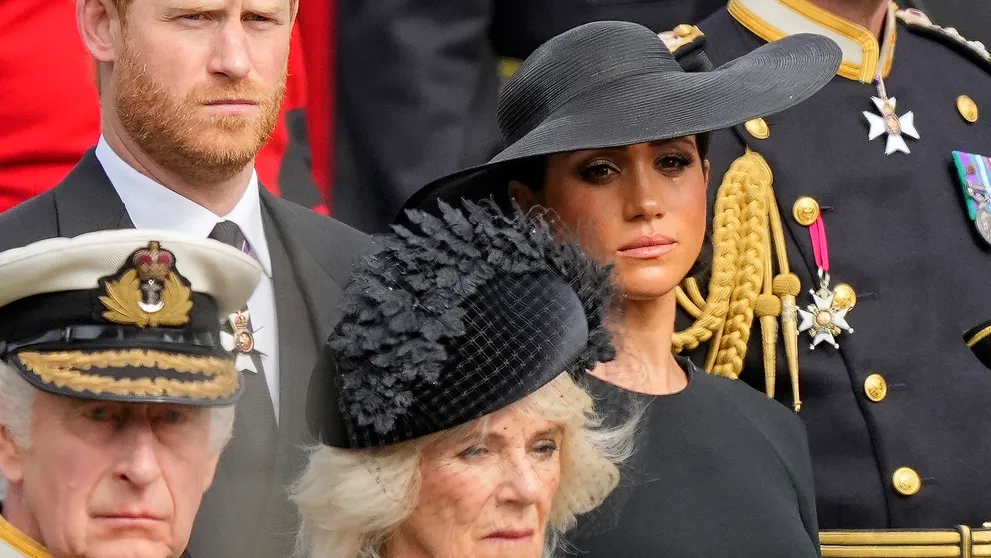 Harry a Meghan ostro skritizovali kráľovskú rodinu: Tento krok teraz nikto nečakal